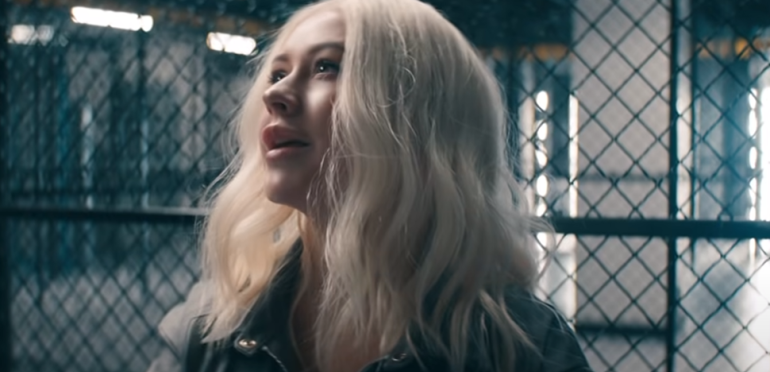 Christina Aguilera ploetert op Spaans album