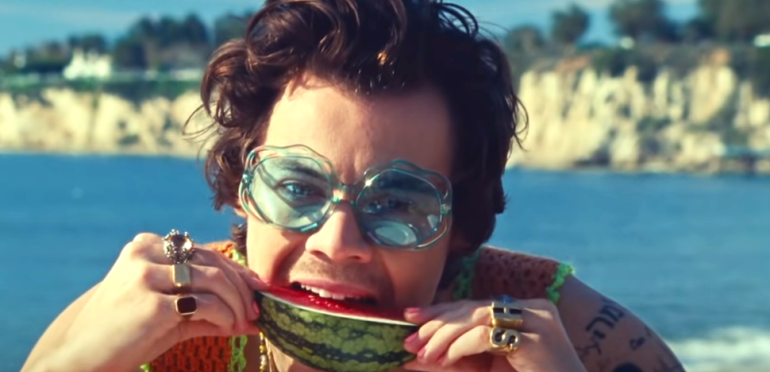 Harry Styles werkt aan cosmeticalijn