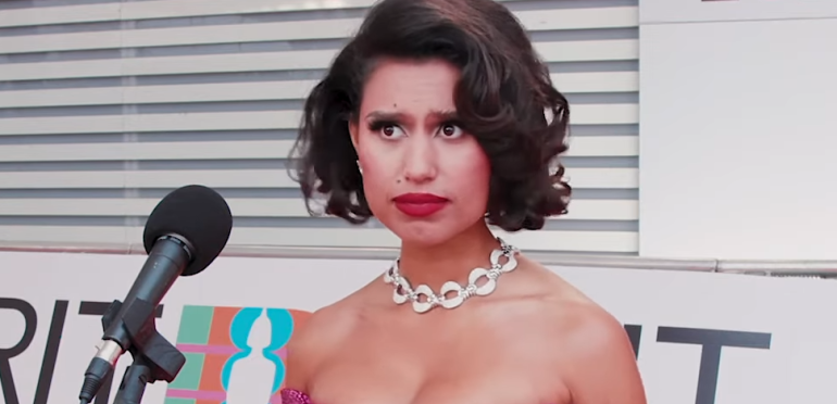 Raye is boos op platenmaatschappij