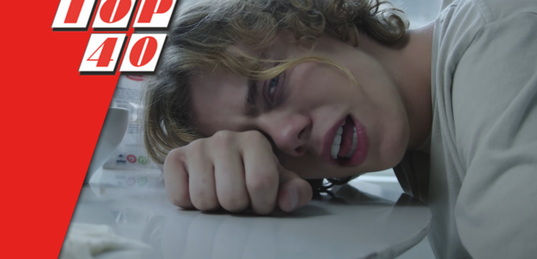 The Kid Laroi en Justin Bieber denderen top 10 binnen