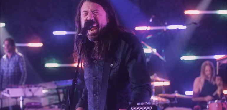 Foo Fighters zingen religieuze demonstranten toe