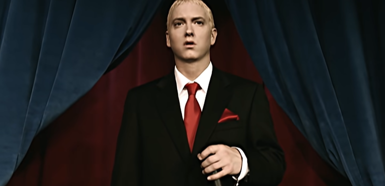 Verzweeg Eminem adoptie voor kind?