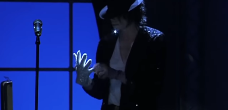 Coronavaccins betaald met opbrengst van Michael Jackson-spullen