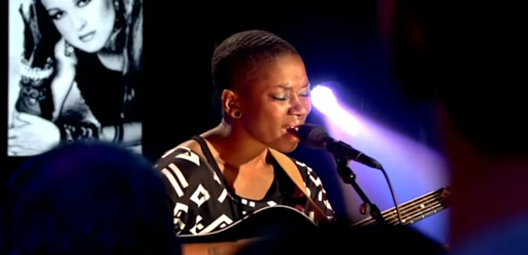 Sabrina Starke in YouTubevideo van Cyndi Lauper