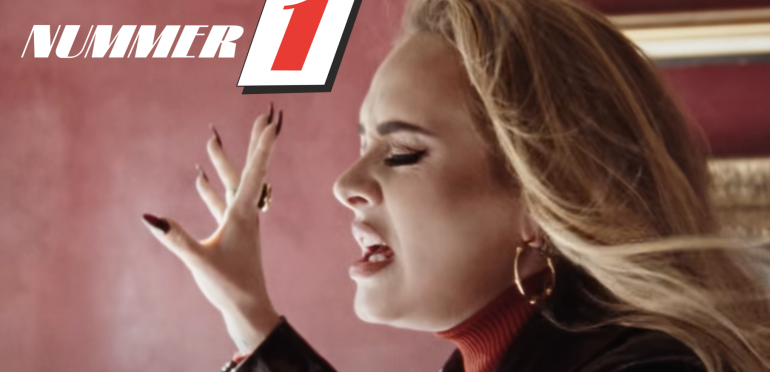 Adele evenaart record op nummer 1