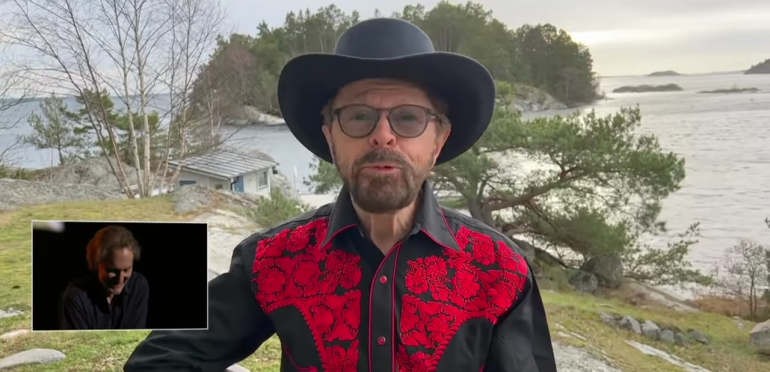 Björn Ulvaeus speelt straatmuzikant