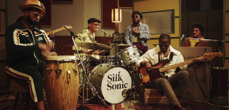 Silk Sonic grote winnaar 2022 Grammy’s