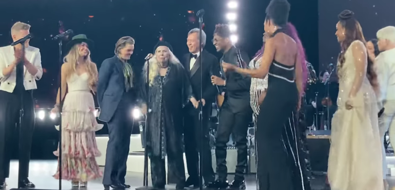 Joni Mitchell terug op het podium