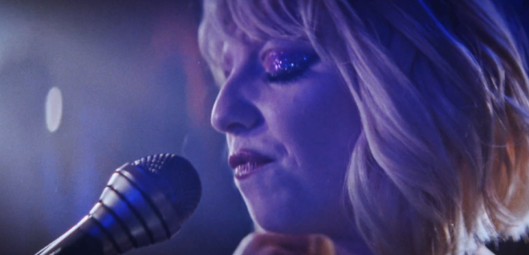 Airplay Top 40: In The Dark weer op 1