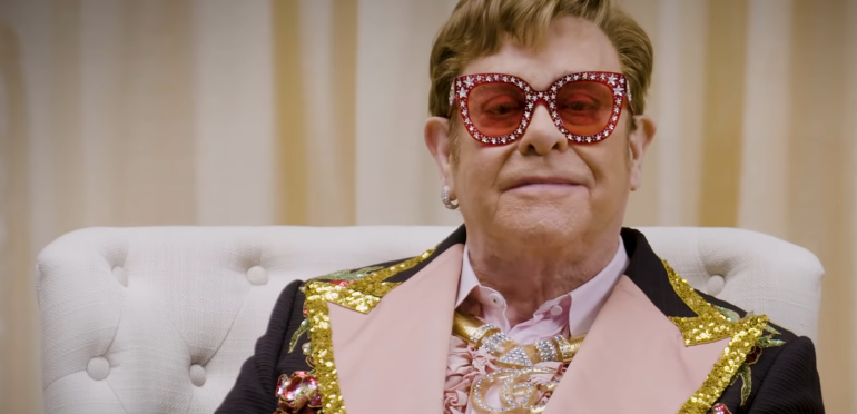 Elton John met veertiende top 10-hit in illuster rijtje