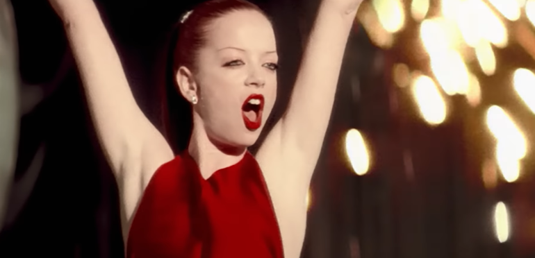 Shirley Manson blikt terug op Bondnummer