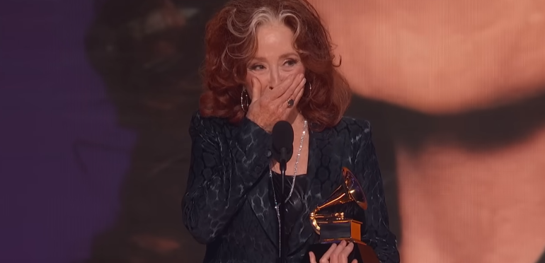 Bonnie Raitt wint Grammy voor song van het jaar