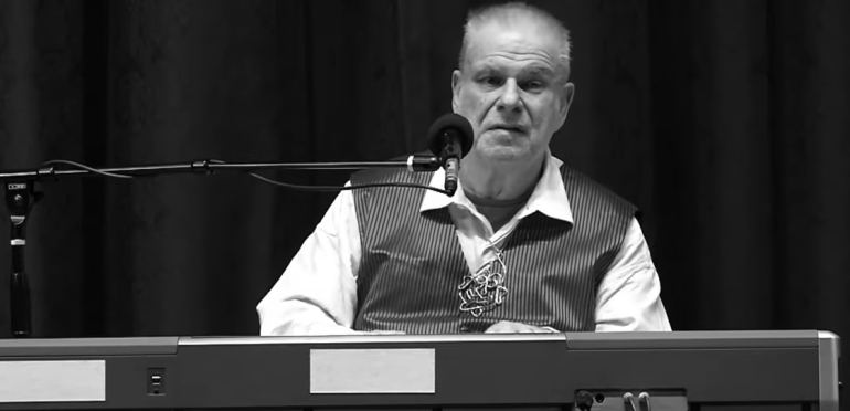 Noveltyzanger Napoleon XIV (84) overleden