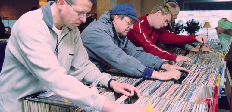 De Top 4 wordt hebberig op een platenbeurs