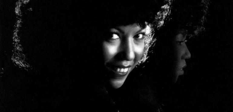 Linda Lewis (72) overleden