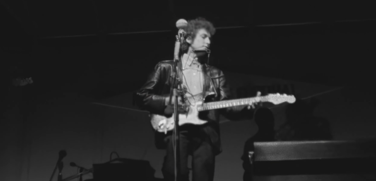 Vandaag: Bob Dylan gaat elektrisch