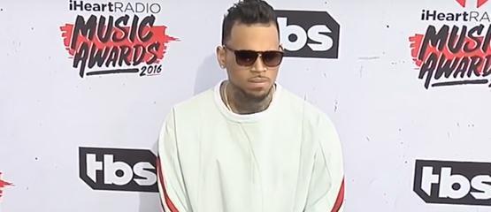 Werknemer van Chris Brown neemt ontslag