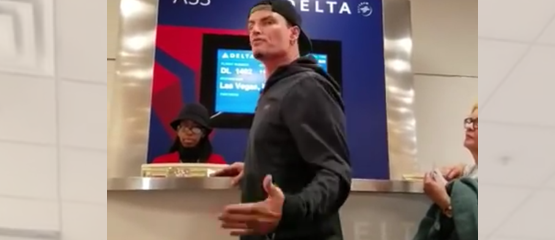 Vanilla Ice flipt op vliegveld