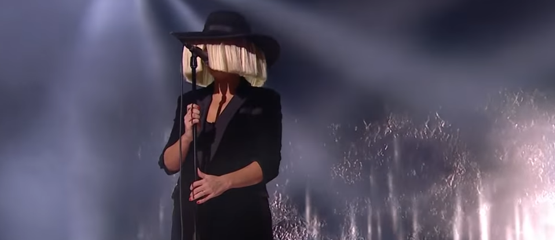 Sia begon later op V Festival
