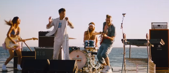 DNCE vindt Panda te gek