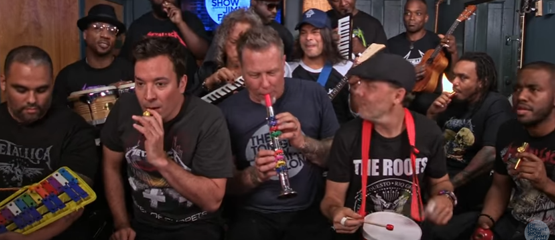 Metallica gebruikt speelgoedinstrumenten