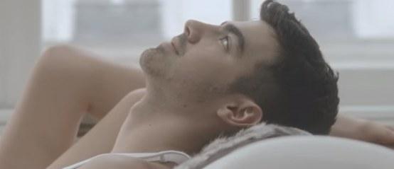 Joe Jonas houdt van zweepjes