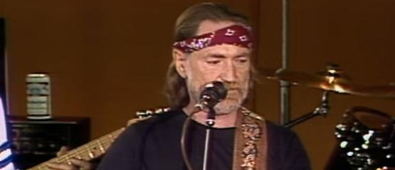 Willie Nelson blij met wiettrui