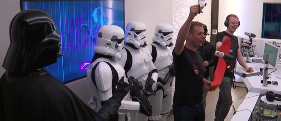 Armin van Buuren opent radiostudio