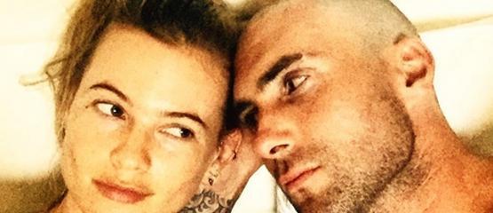 Vrouw Adam Levine in video Maroon 5