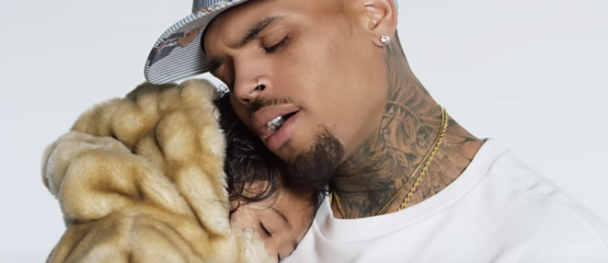 Chris Brown tekent verbod niet