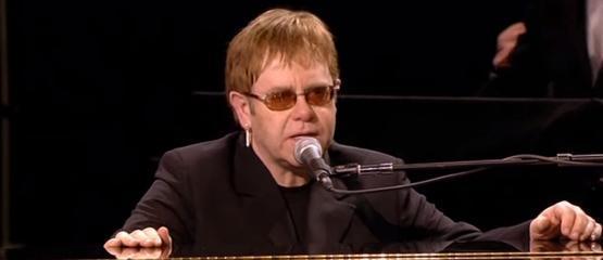 Elton John doet mee met rechtszaak