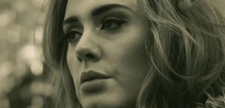 Adele viert verjaardag met fotoshoot