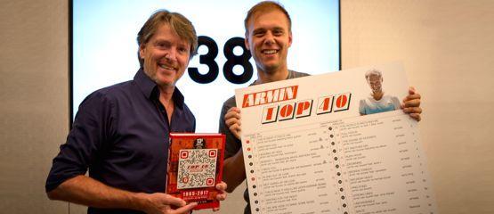 Armin van Buuren ontvangt Hitdossier-boek