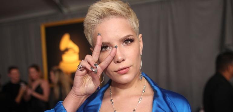 Urban Outfitters verkoopt nieuwe album Halsey te vroeg