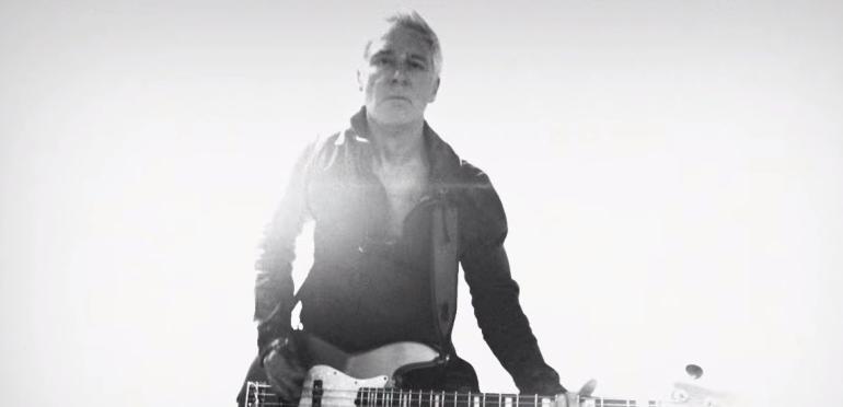 U2-bassist Adam Clayton vader geworden