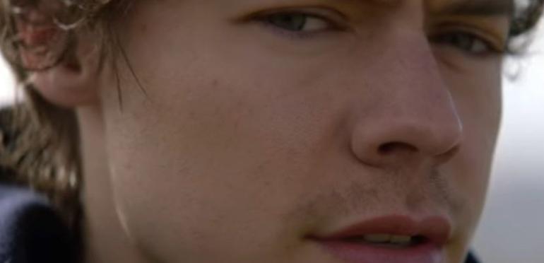 Harry Styles slaat model aan de haak