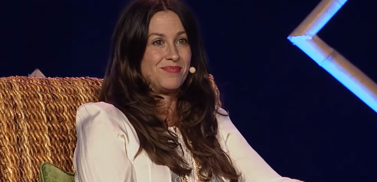 Alanis Morissette deelt Predator-demo