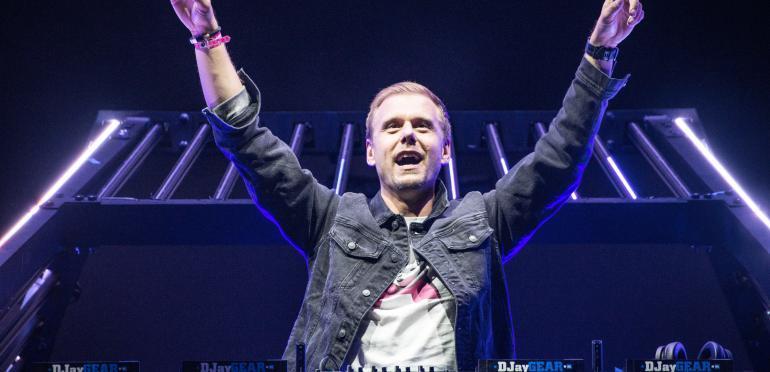 Fresh: Armin van Buuren doet 't met Lucas & Steve