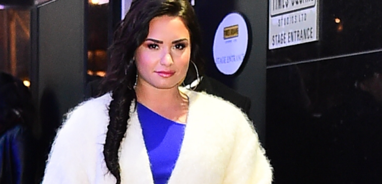 ‘Demi Lovato is afkickkliniek spuugzat’
