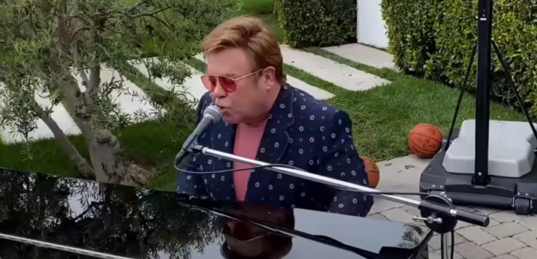 Elton John na 24 jaar terug in de Amerikaanse top 10