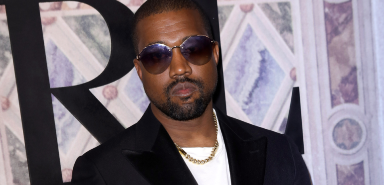 Kanye West klaagt labels aan