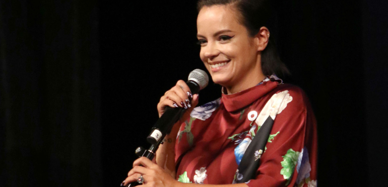 Lily Allan wil fans betalen