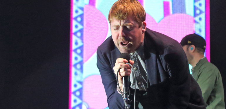 Zanger Kaiser Chief naar ziekenhuis