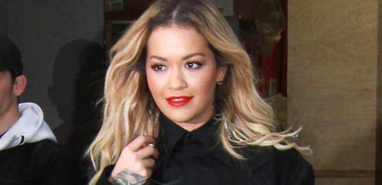 Rita Ora transformeert in Post Malone
