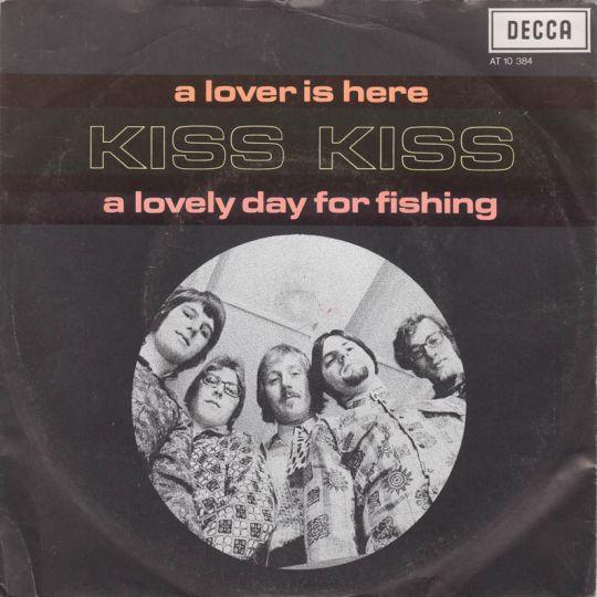 Coverafbeelding Kiss Kiss - A Lover Is Here