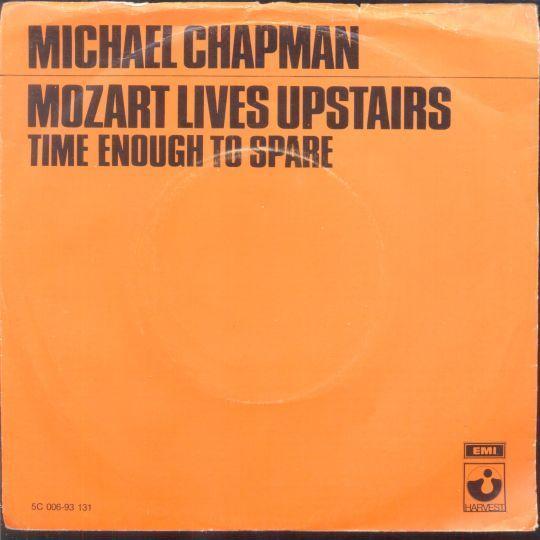 Coverafbeelding Michael Chapman - Mozart Lives Upstairs