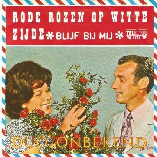 Coverafbeelding Duo Onbekend - Rode Rozen Op Witte Zijde